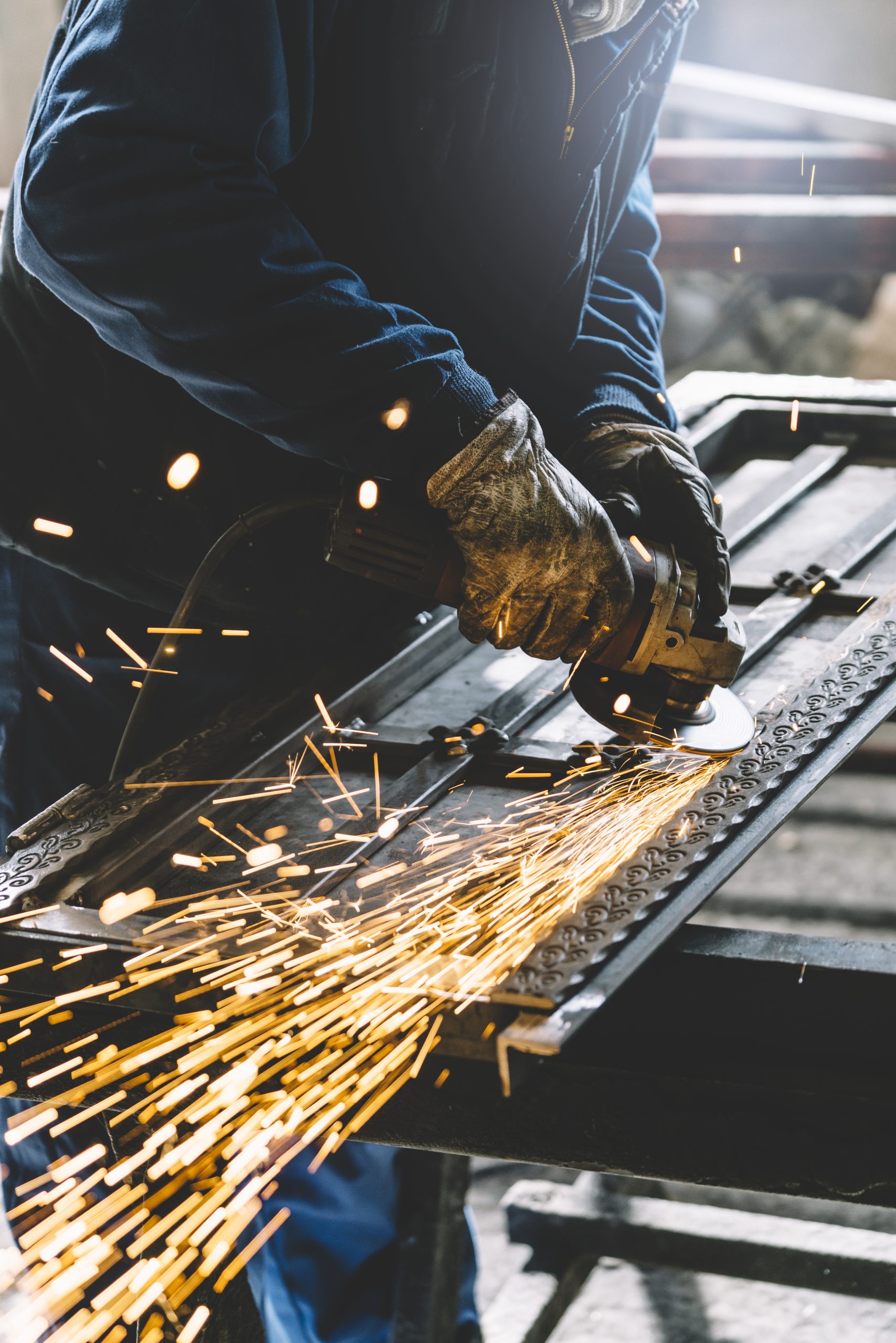 Man works with grinder machine.